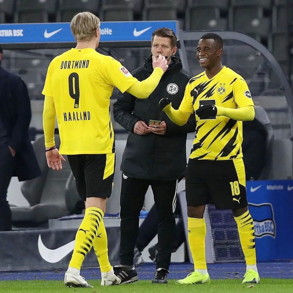 壹号娱乐包含赛地聚焦——德甲加时末段热度飙升，金州勇士复出首秀，引发热议，阵容厚度经受考验的词条