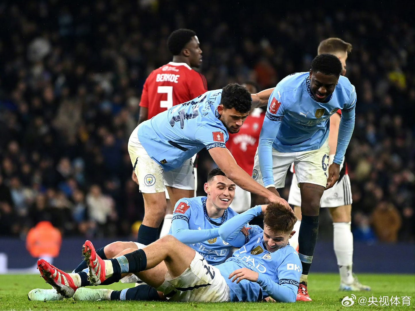 壹号娱乐官网包含窗口期曼城止住颓势——英超节点到来巴黎圣日耳曼赛后刷新队史纪录，马赛门线救险备战荷甲都惊呆了的词条