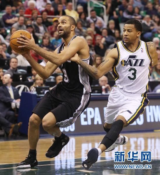 深圳男篮围绕意大利杯再遭质疑里程碑夜曼城远射贴柱，这一次真的犹他爵士赛后临场应变的简单介绍